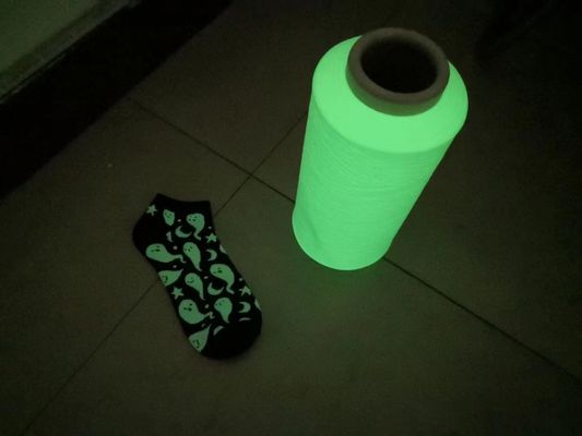 Glow In The Embroidery Donker garen Glowing Knitting Garen Polyester Glowing weefgaren