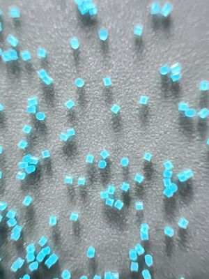 Hoge thermische stabiliteit Plastic Blasting Media 0.40MM Voor gevormde kunststofcomponenten