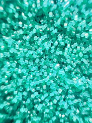 Rood Plastic Blasting Media 0,5*0,5 mm Deburring Machined Die Cast Parts